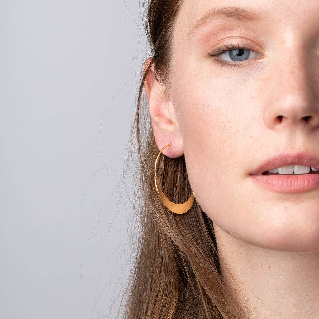 Refined Earring - Crescent Hoop/Gold